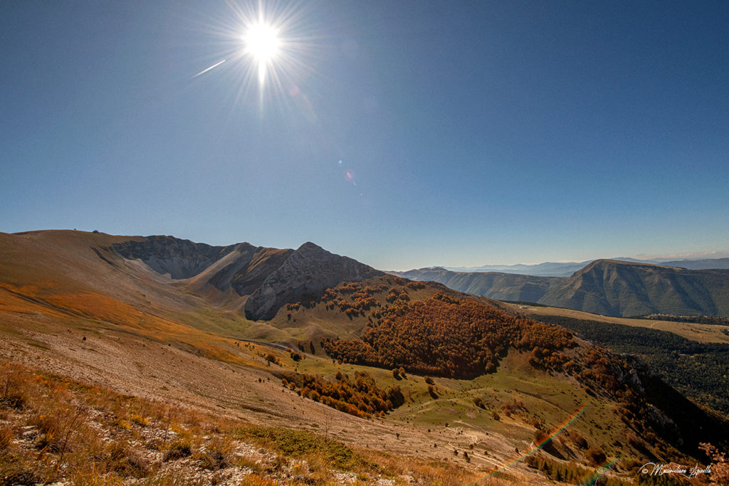 Vista dal Monte Bove Nord verso il Monte Bove Sud a sinistra,e Monte Bicco a destra