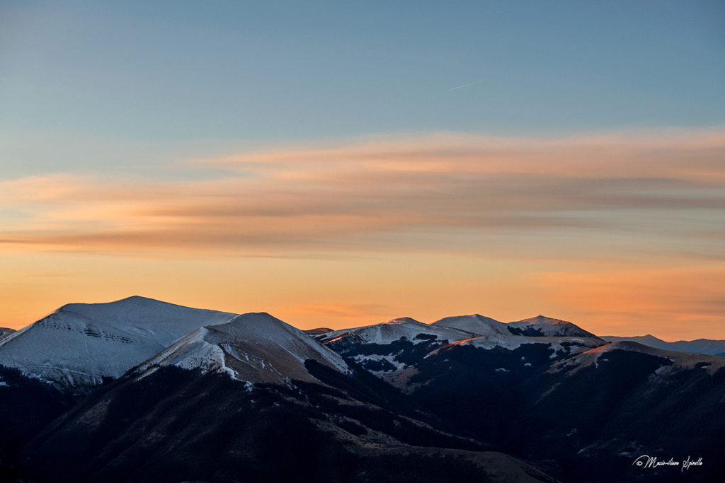 Paesaggio dei Monti Sibillini all'alba