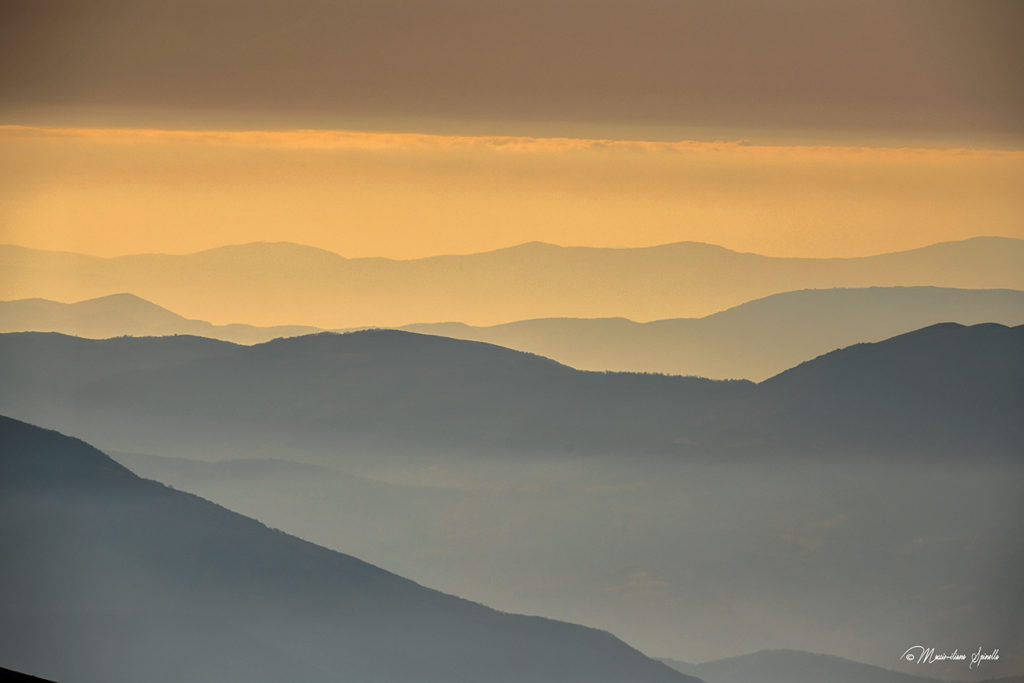 Profili dei Monti Sibillini al tramonto